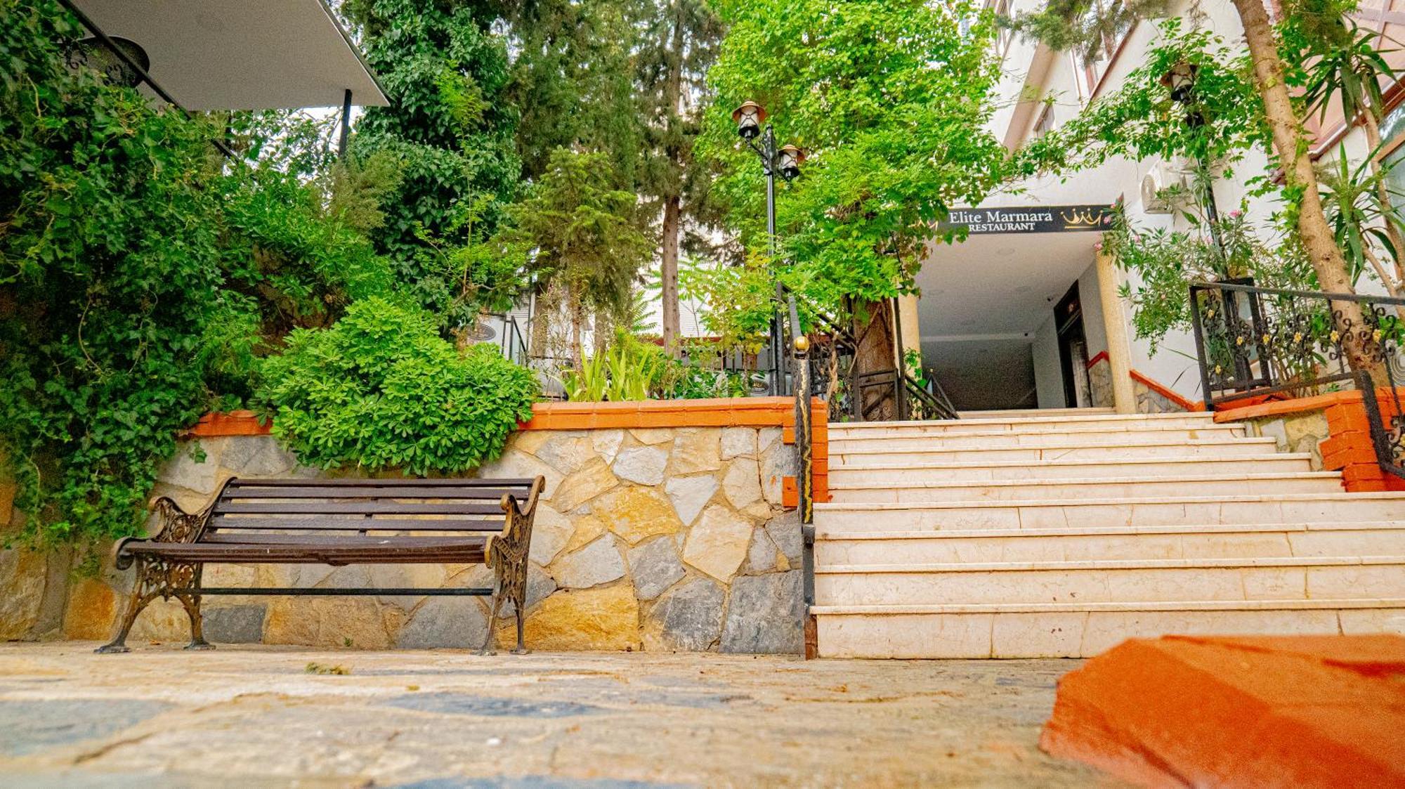 Elite Marmara Pansiyon Camlica Istanbul Exterior photo